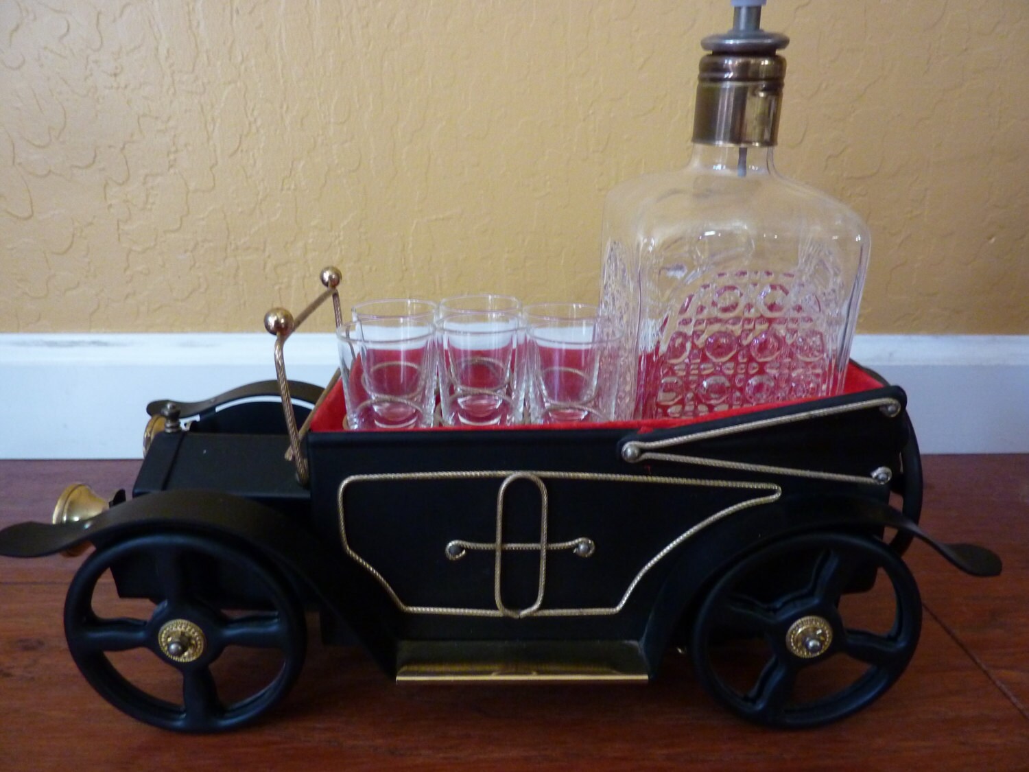 Black CAR DECANTER Music Box With Amber Shot Glasses Plays How