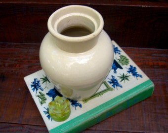 cream stoneware vase - vintage cream vase - vintage stoneware vase - vintage snuff jar - vintage snuff pot - weyman & bro snuff jar