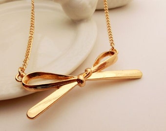 Items similar to Bow necklace, Gold bow necklace, everyday necklace ...