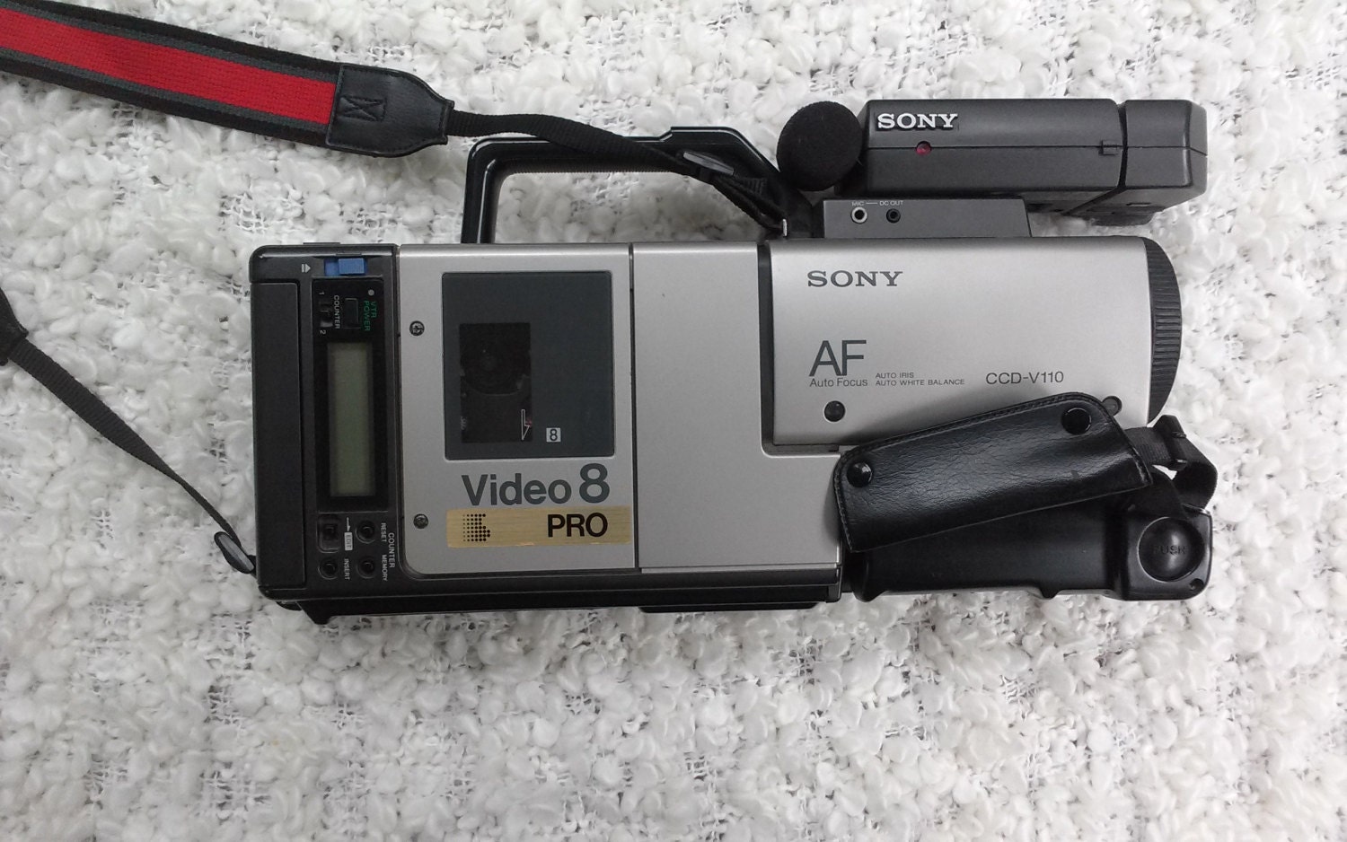 VINTAGE SONY CCDV110 Video 8 8mm Pro Camcorder With Battery