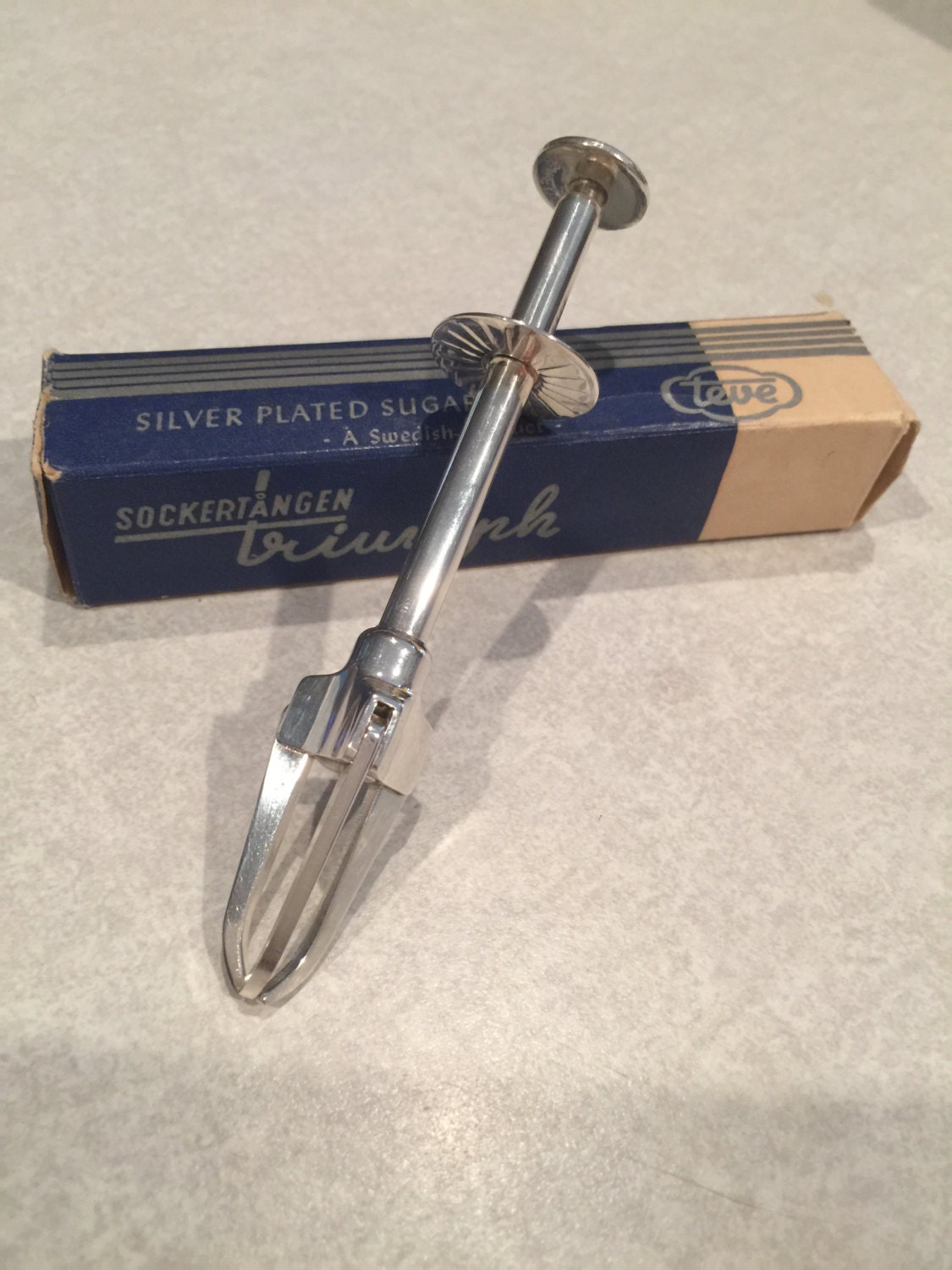 Vintage silver plate sugar cube tong, stamped Sweden, retactable