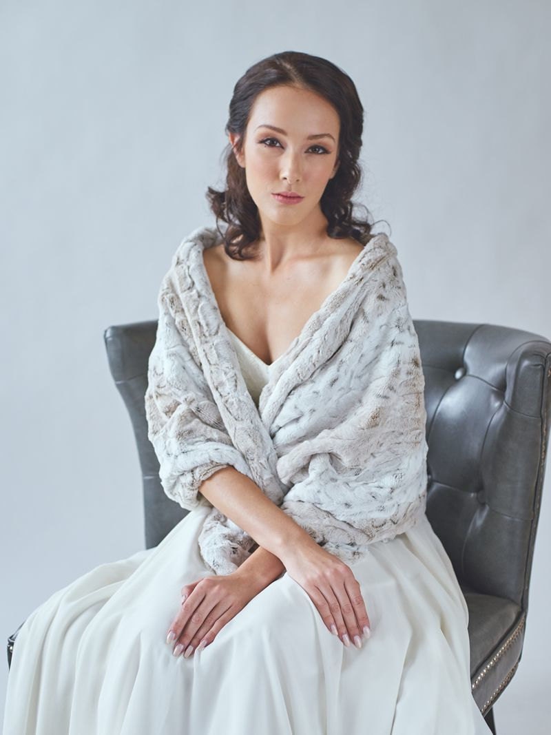 fur shawl winter wedding
