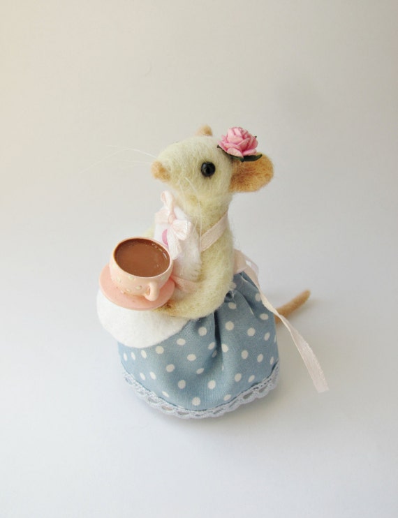 Tea time needle felted mouse