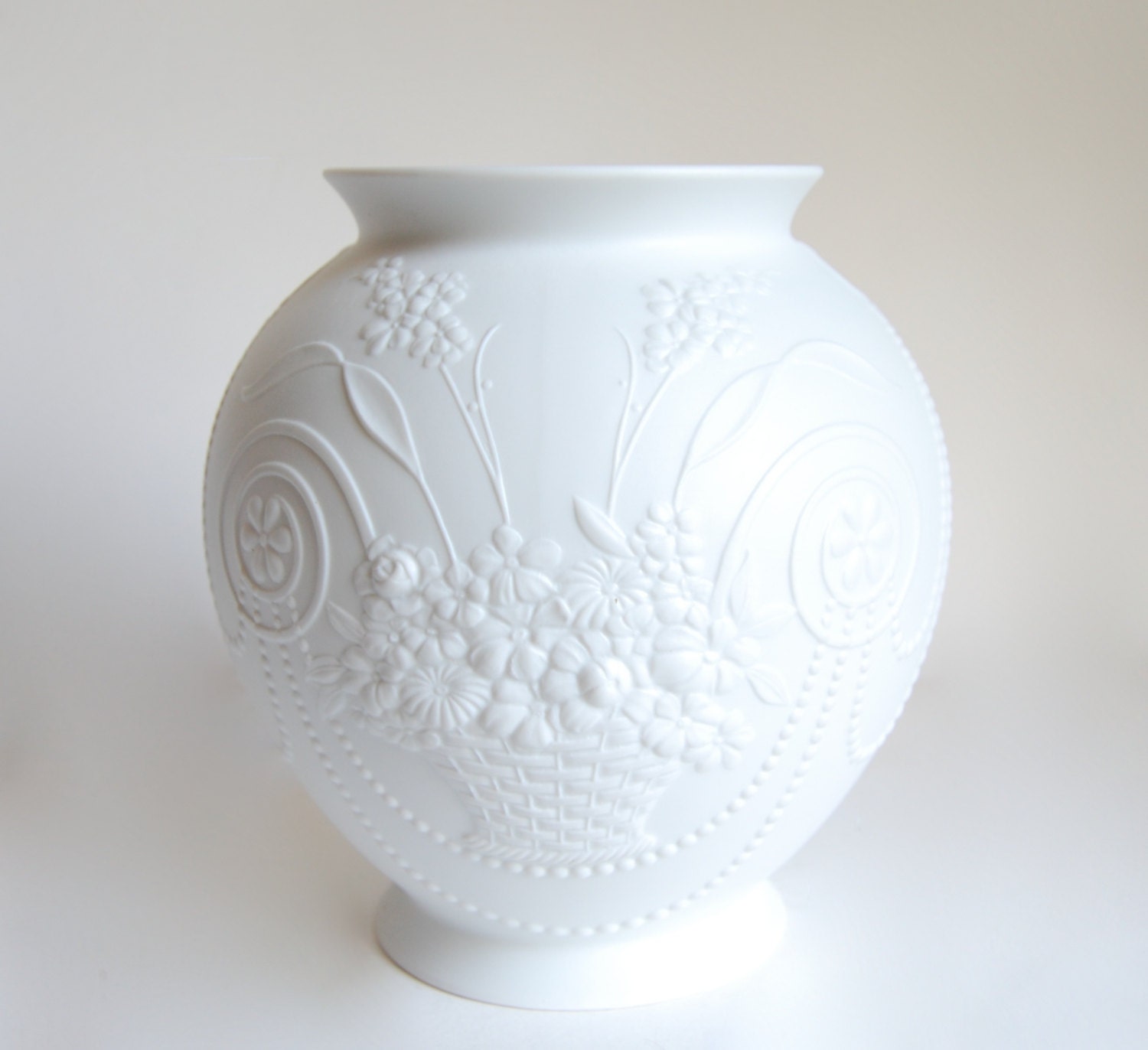 Kaiser Matte White Bisque Vase Vintage M. Frey 0247 by Curiopolis