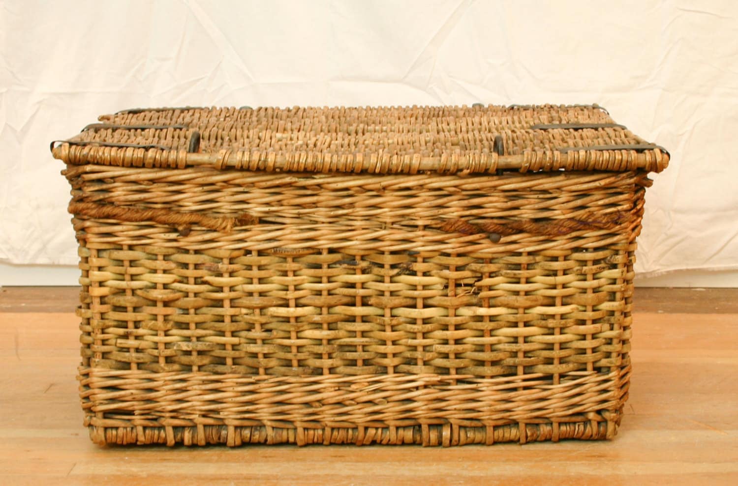 Antique Wicker Laundry Basket Trunk Vintage Storage – Haute Juice