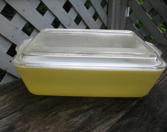 Yellow Pyrex 503 with cover réfrégérateur