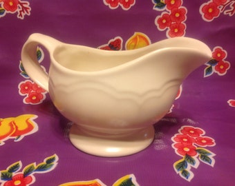 Vintage Pfaltzgraff Heirloom white heavy ceramic gravy boat or server