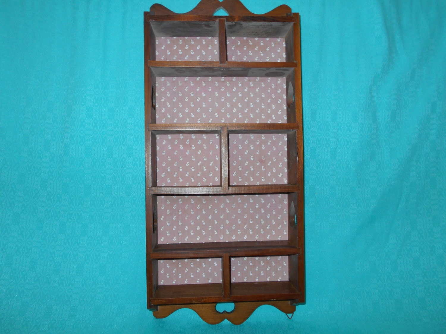 display-case-vintage-house-of-lloyd-wooden-display-case-haute-juice