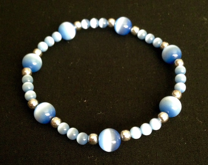 Storewide 25% Off SALE Beautiful Vintage Sky Blue Marble Style Expandable Acrylic Beaded Bracelet Featuring Fabulous White Swirling Design F