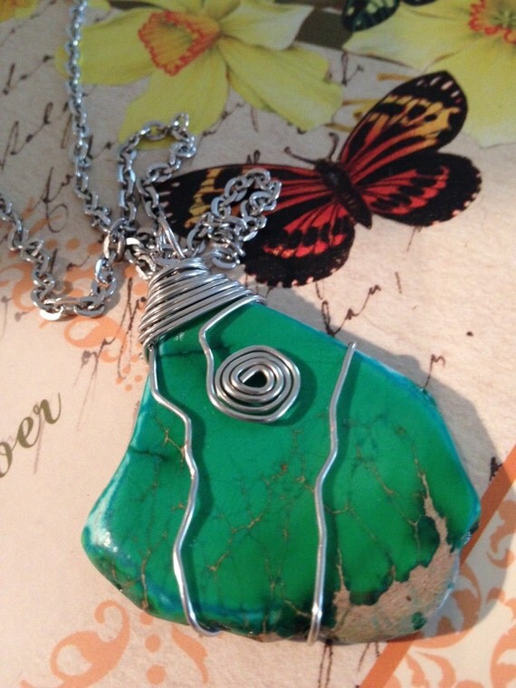 Items similar to Wire Wrap Pendant NecklaceGreen on Etsy