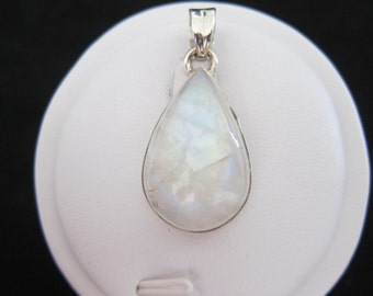 Rainbow Moonstone Sterling Silver Pendant (81)