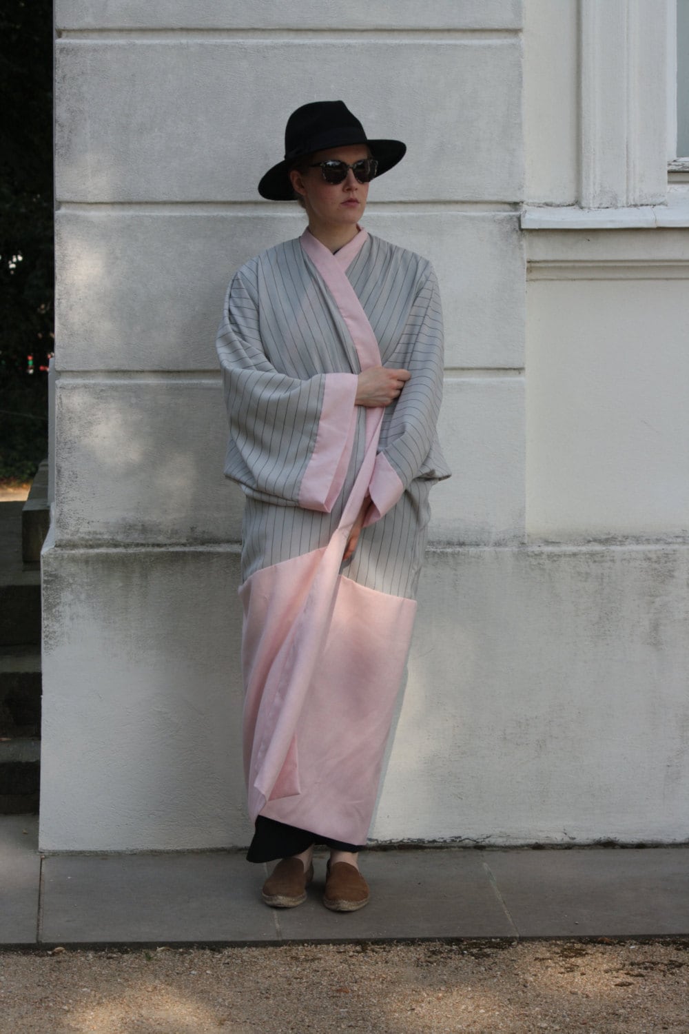 Kimono/abaya/kaftan in grijze strepen en licht door taturbans