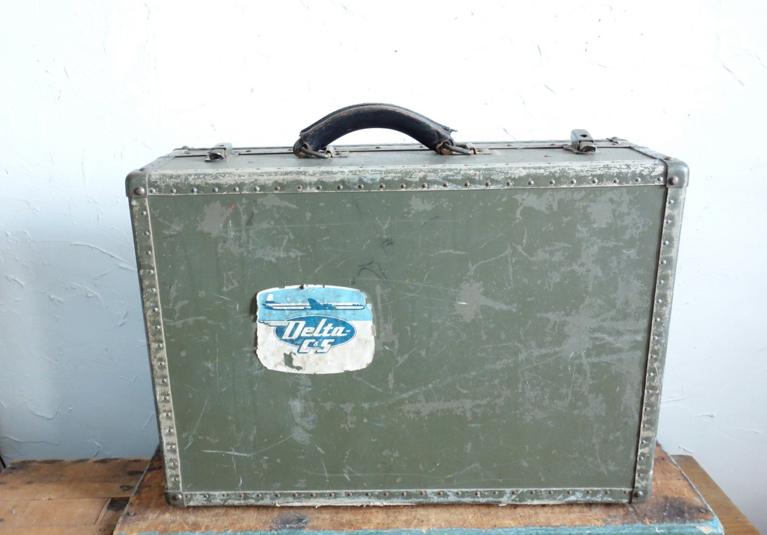 WWII MILITARY SUITCASE Navy Seapak Man's Vintage Suitcase