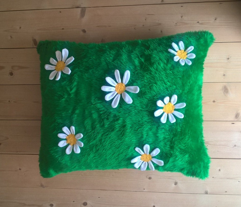 daisy cushion