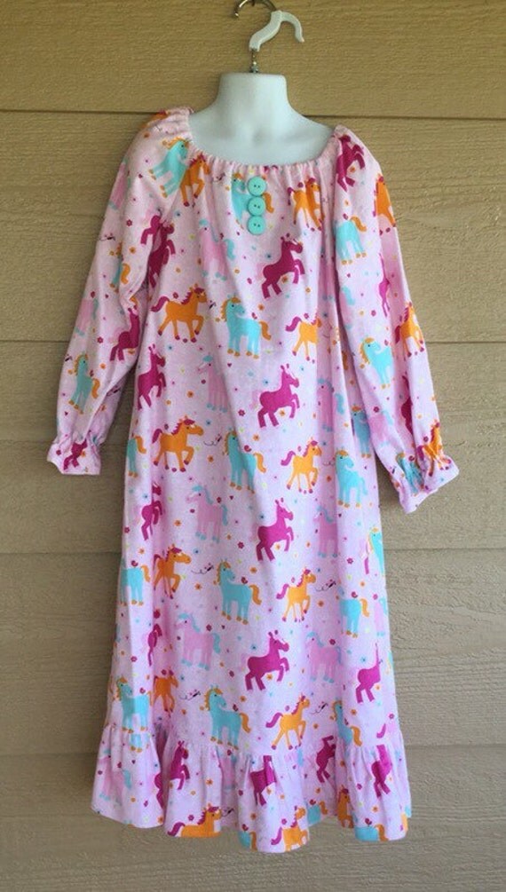 Pink with horses. Size 6/7 Girls Flannel Nightgown scoop