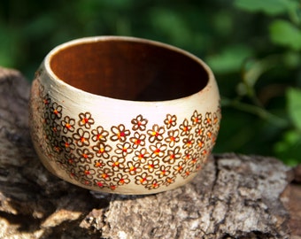 Handpainted wooden bracelet floral pattern beige brown bangle bracelet en bois braccialetto di legno pulsera de madera деревянный браслет