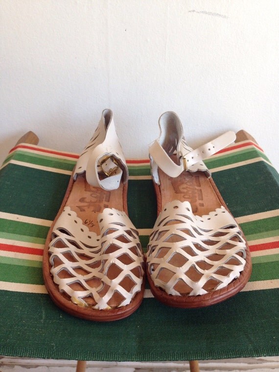 Items similar to Vintage Deadstock 1970s White Leather Mexican Sandals ...