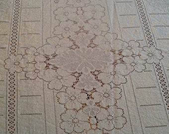Exquisite Quaker Lace Tablecloth
