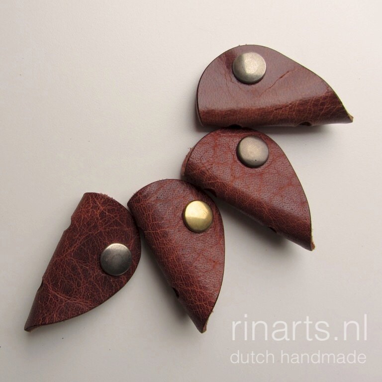 Earbuds cord organizer / earphone / headphone cable organizer