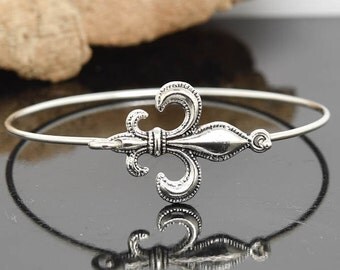 Fleur de lis Bangle, Sterling Silver Bangle, Fleur de lis Bracelet, Stackable Bangle, Bridesmaid Bangle, Bridesmaid jewelry, Bridal Bracelet