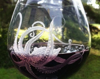 Octopus wine glass "Odette" - Beach Decor - octopus home decor - Coastal Decor - Beach House - Beach Gifts - Octopus Art - Nautical gift