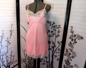 Rockabilly Pinup 50s 60s Pink Lingerie Slip Lace Fitted Bodice Size 36 - size M