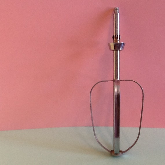 Sunbeam Mixmaster Stand Mixer White Tipped Beater by MellowdieMod