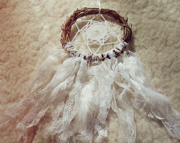 Boho Wedding Dreamcatcher - Bohemian Dream Catcher - Gypsy Wedding - Branch Drumcatcher - White Lace - Wedding Decor - Just Married Gift