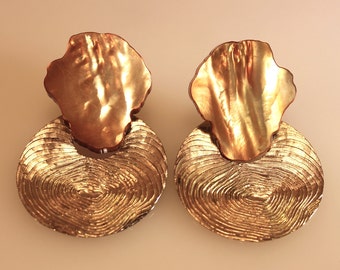 Brutalist Sterling Moderne Stephen Oweck Brutalist 1980s Shell Enormous Heavy Gilt Clip on Earrings