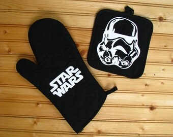 Movie Pot Holder and Oven Mitt Set