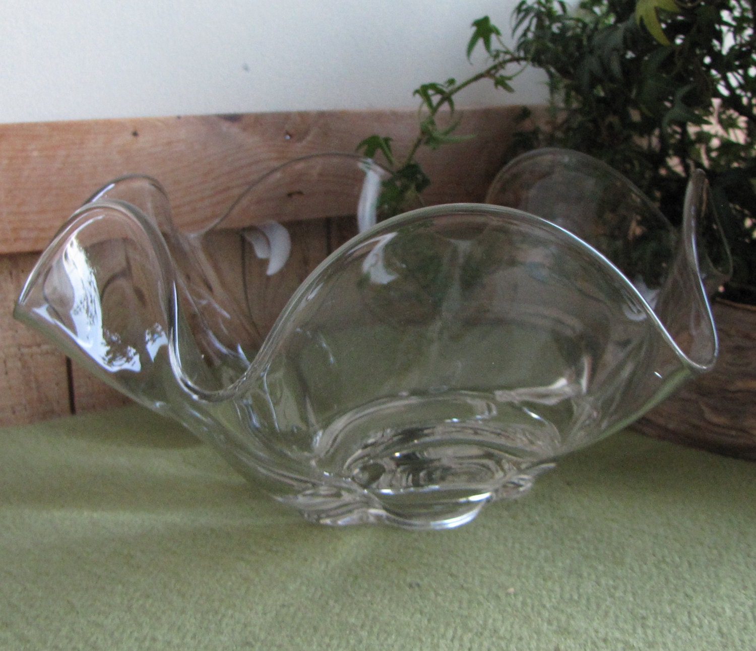 Ruffled Glass Bowl, Clear Glass Serving Bowl in a Flowerinspired