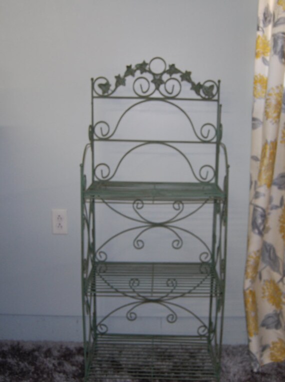 Metal Painted Bakers Rack