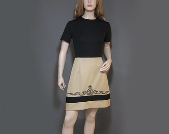 Vintage Dress Mod 60s Mini Black Khaki Tan Short Sleeved Appliquéd Hem M