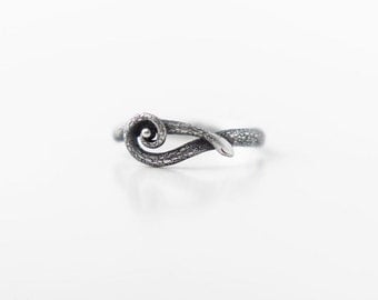 Snake Ring - Animal Ring - Sleeping Snake Jewelry - Silver Tiny Ring - Reptile Lovers Gift