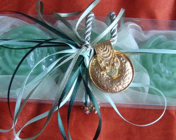 Study in Olive Green - Elegant Gift Set for Women with Luxury Scented Soaps & a Handmade Jewelry Necklace: Ideal for Feast, Birthday, Party