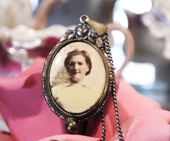 Art Deco Celluloid Pendant Double Reverse Photo Picture Photography 1930s Antique Retro Modern Two Sided Necklace Memento War Era