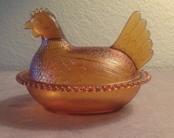 Vintage Indiana Glass Amber Nesting Hen (1950s)