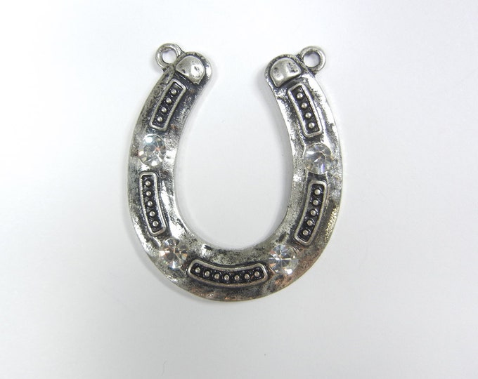 Double Link Antique Silver-tone Horseshoe Pendant