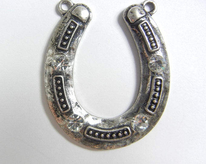 Double Link Antique Silver-tone Horseshoe Pendant