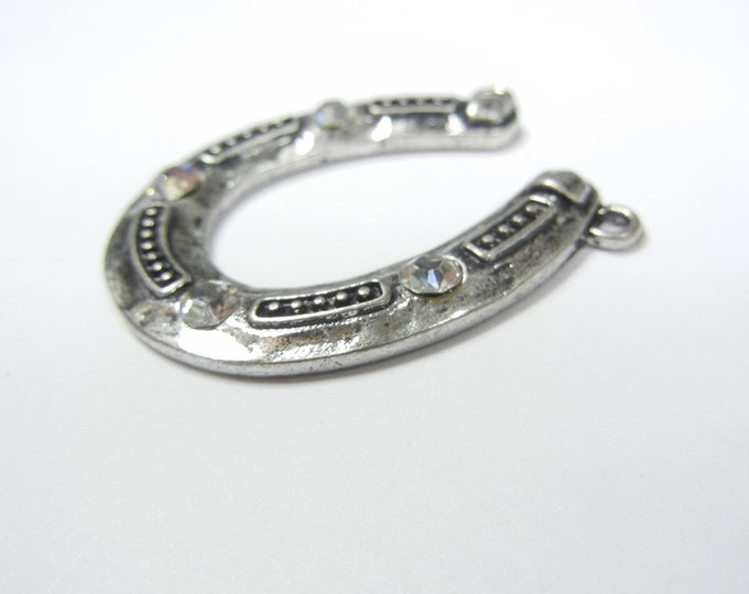 Double Link Antique Silver-tone Horseshoe Pendant