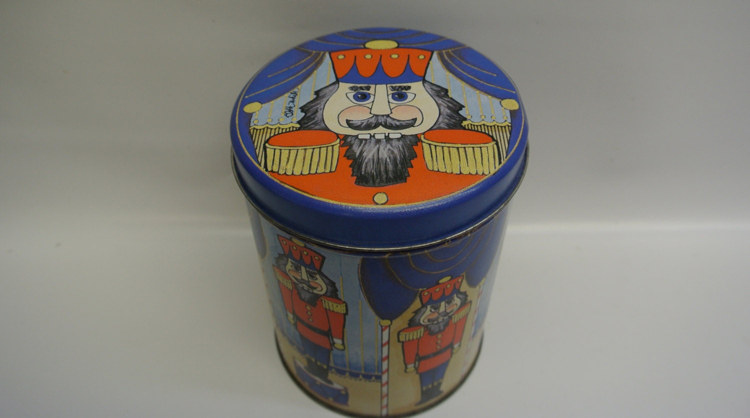 Nutcracker tea tin Haute Juice