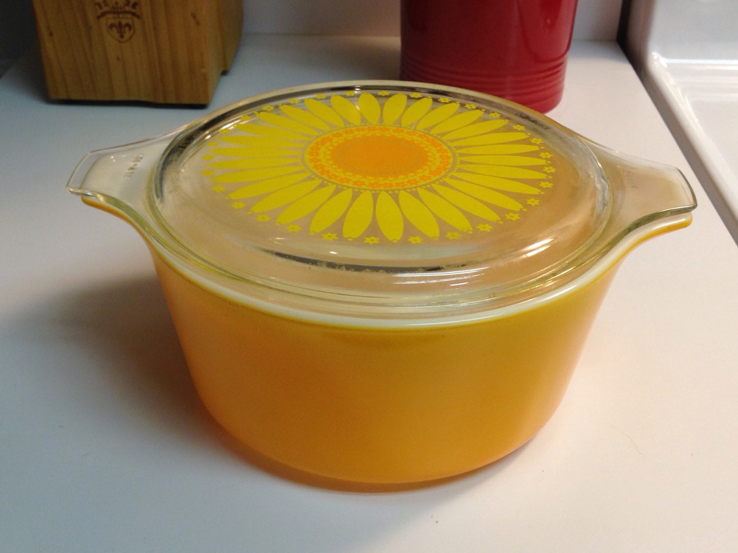 Pyrex Daisy Sunflower 474 1 1/2 Quart by thetrendykitchen on Etsy