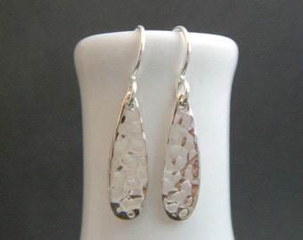 small silver hammered teardrop earrings. simple sterling silver earrings. drop dangles. everyday simple minimalist jewelry. classic gift