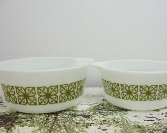 Vintage Pyrex, Square Flower Verde Pyrex Casseroles set of 2, green pyrex casseroles, green pyrex set, flower pyrex