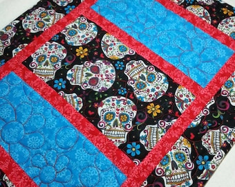 Day of the Dead Quilted Table Runner, Halloween Quilted Table Runner, Reversible Quilted Table Topper, Skulls Table Runner, Free US Shipping