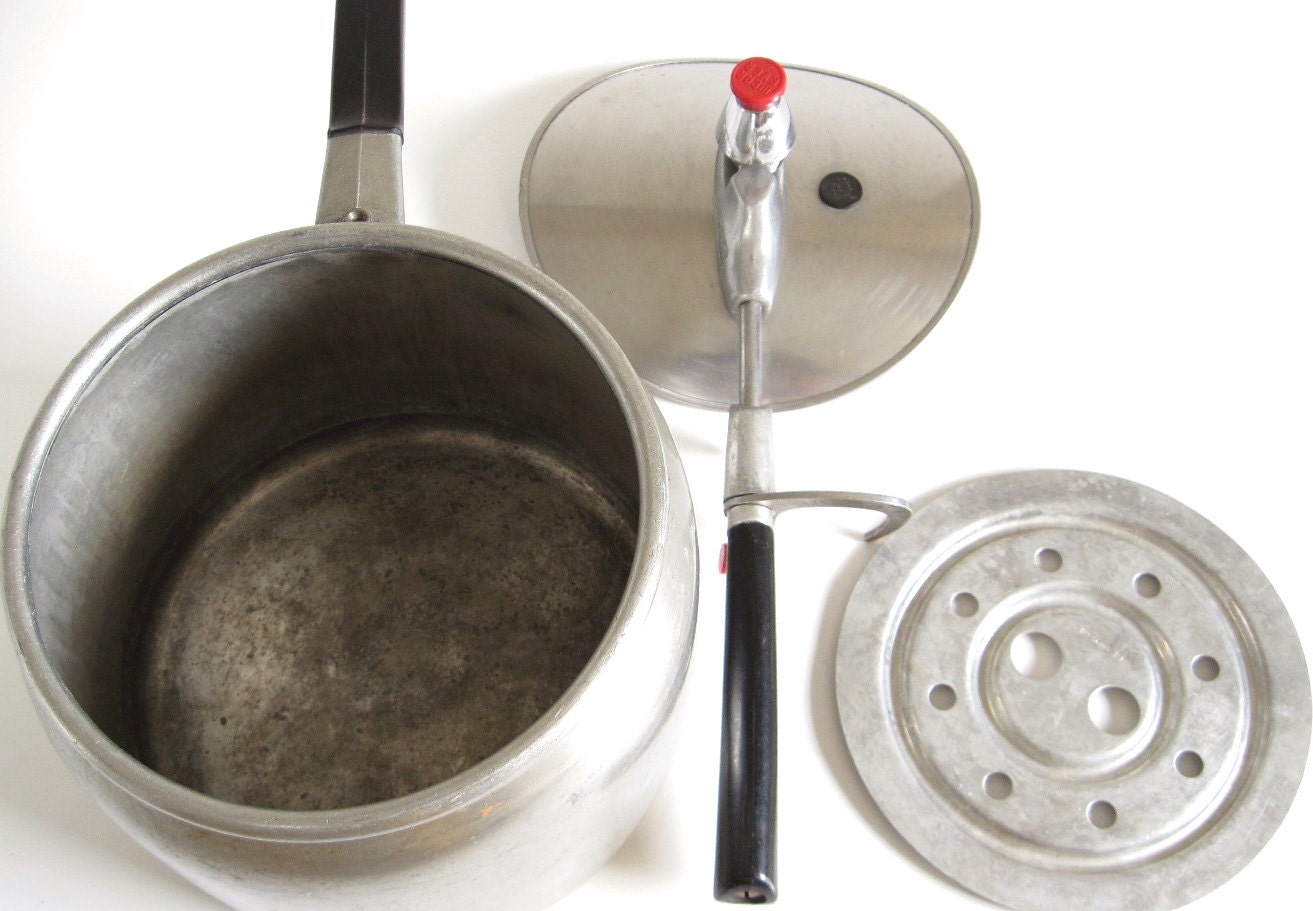 Wearever Pressure Cooker 3604 with Rack Vintage 1940s Kitchen