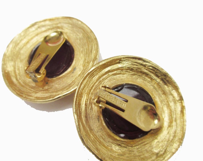 Les Bernard Earrings Bold gold with Purple Glass Cabochon