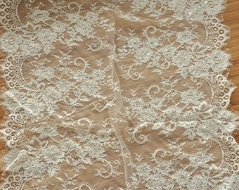 Silver Chantilly Lace P193