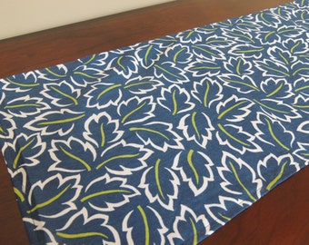 TABLE RUNNER Blue, Green Leaves