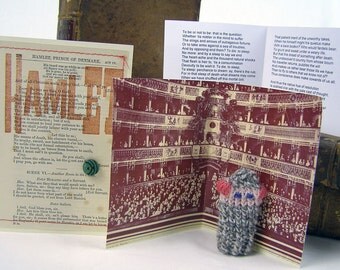 Hamlet. Shakespeare gift. Do It Thyself Shakespeare! Hamlet gift box with knitted actor, folded stage & speech.